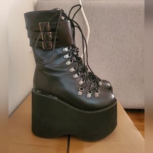Hot Topic Platform Boots - similar to Dollskill Traitor Boots